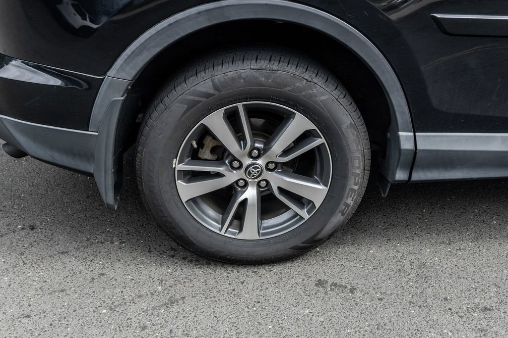 Used 2016 Toyota RAV4 XLE AWD/4WD image 5