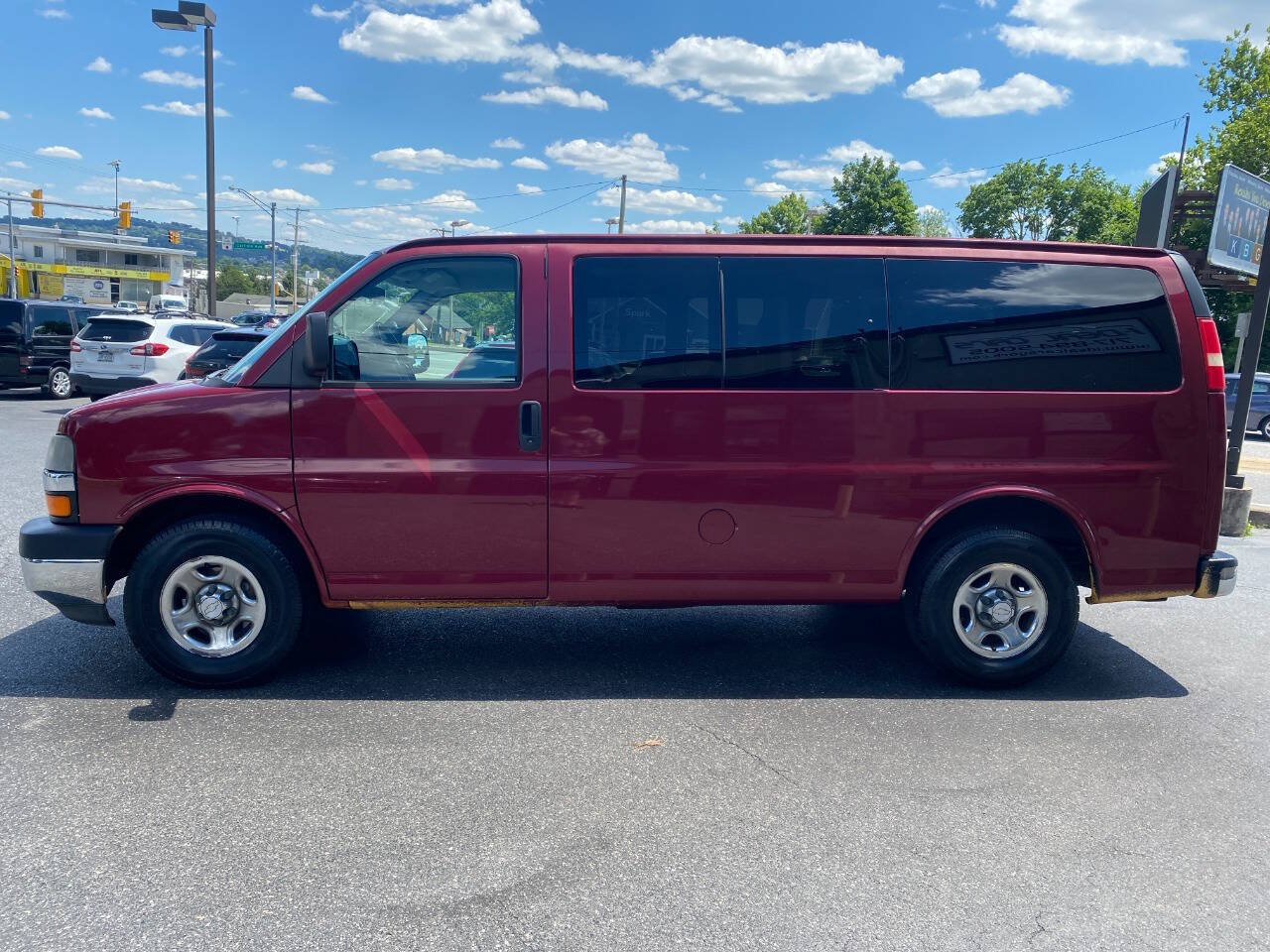 Used 2008 Chevrolet Express 1500 Passenger w/ LT Preferred Equipment Group RWD image 6