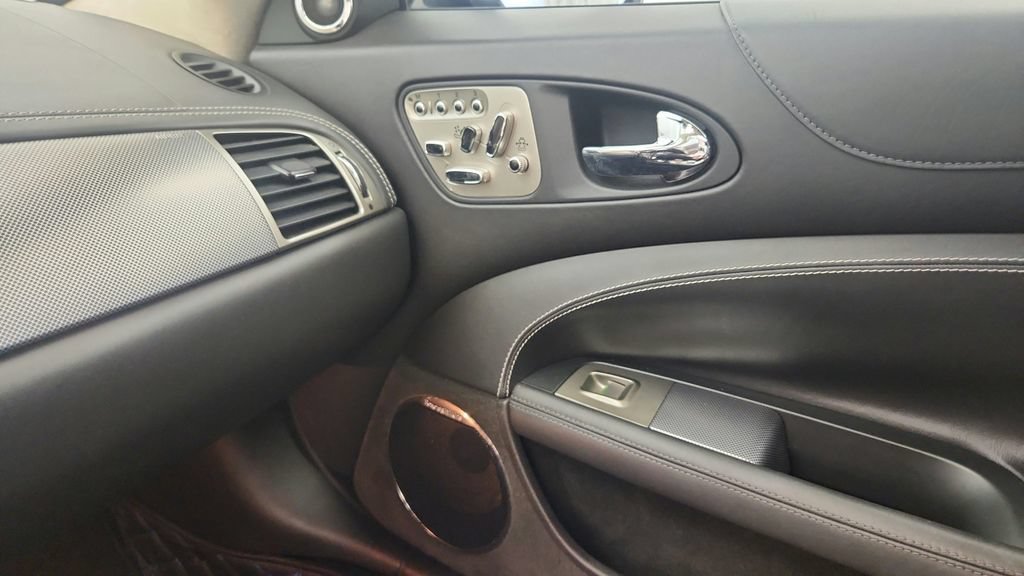 Used 2010 Jaguar XKR R RWD image 22