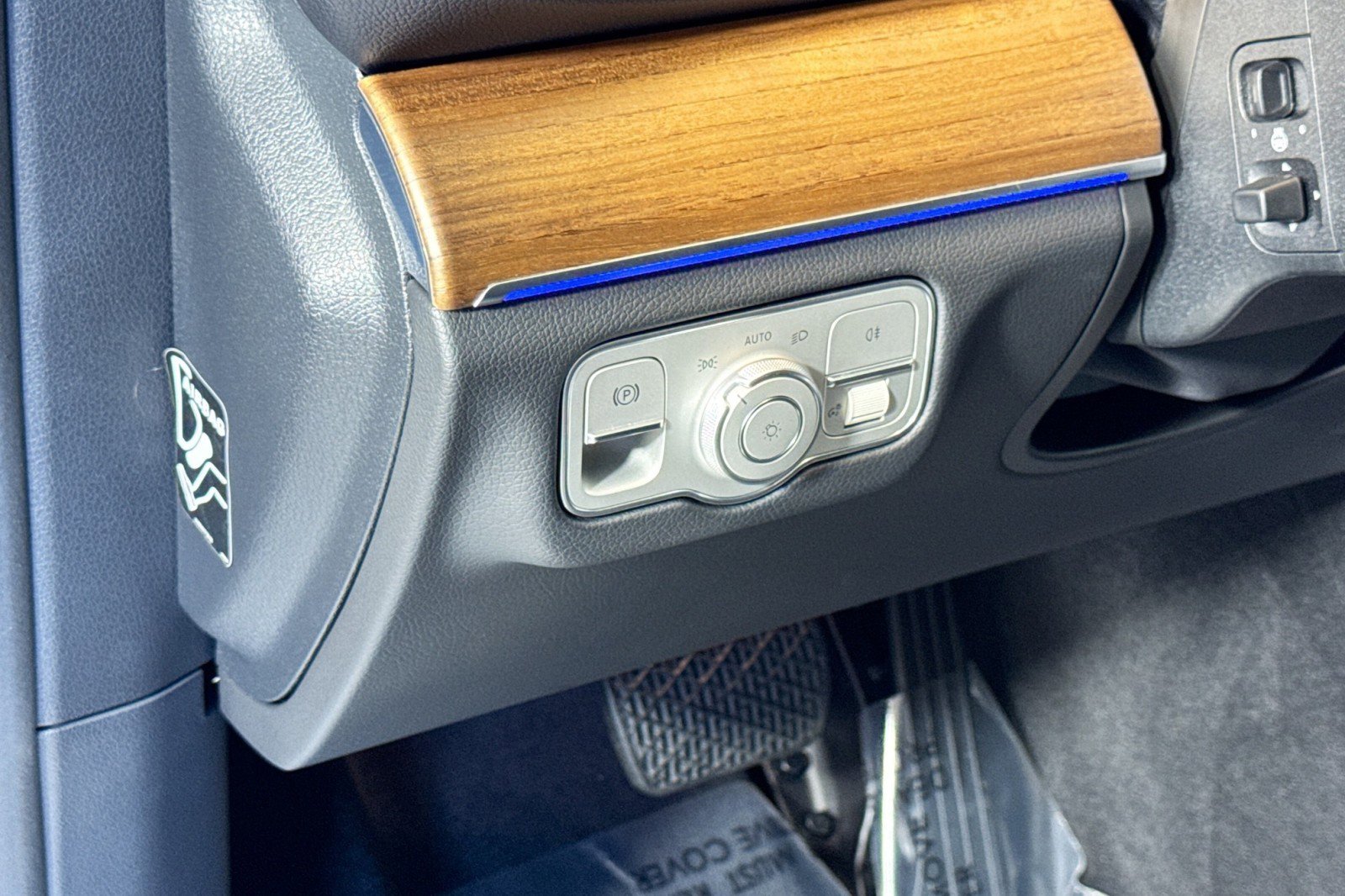 Certified 2025 Mercedes-Benz GLE 350 4MATIC w/ Winter Package image 10