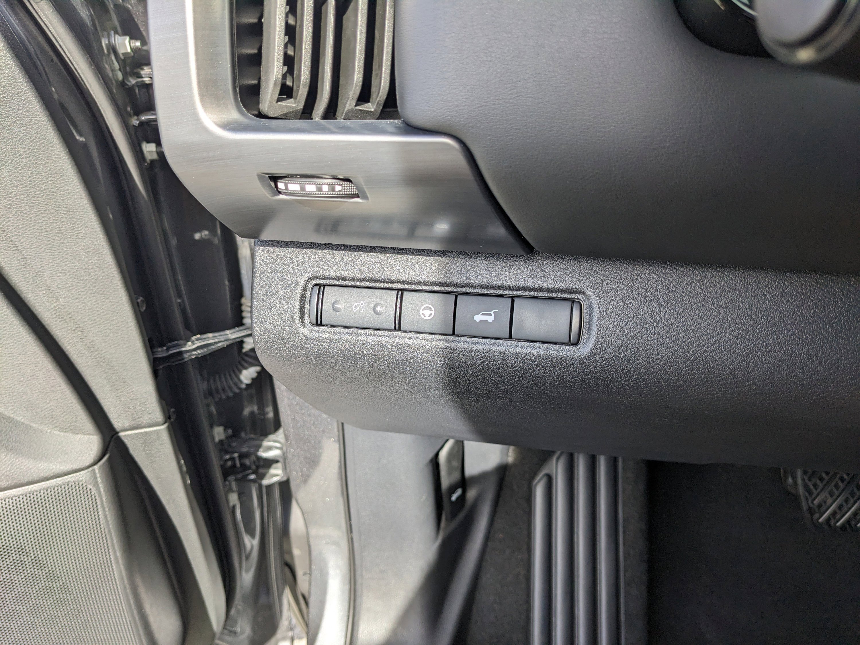 Used 2024 Nissan Pathfinder SL w/ Black Appearance Package FWD image 35