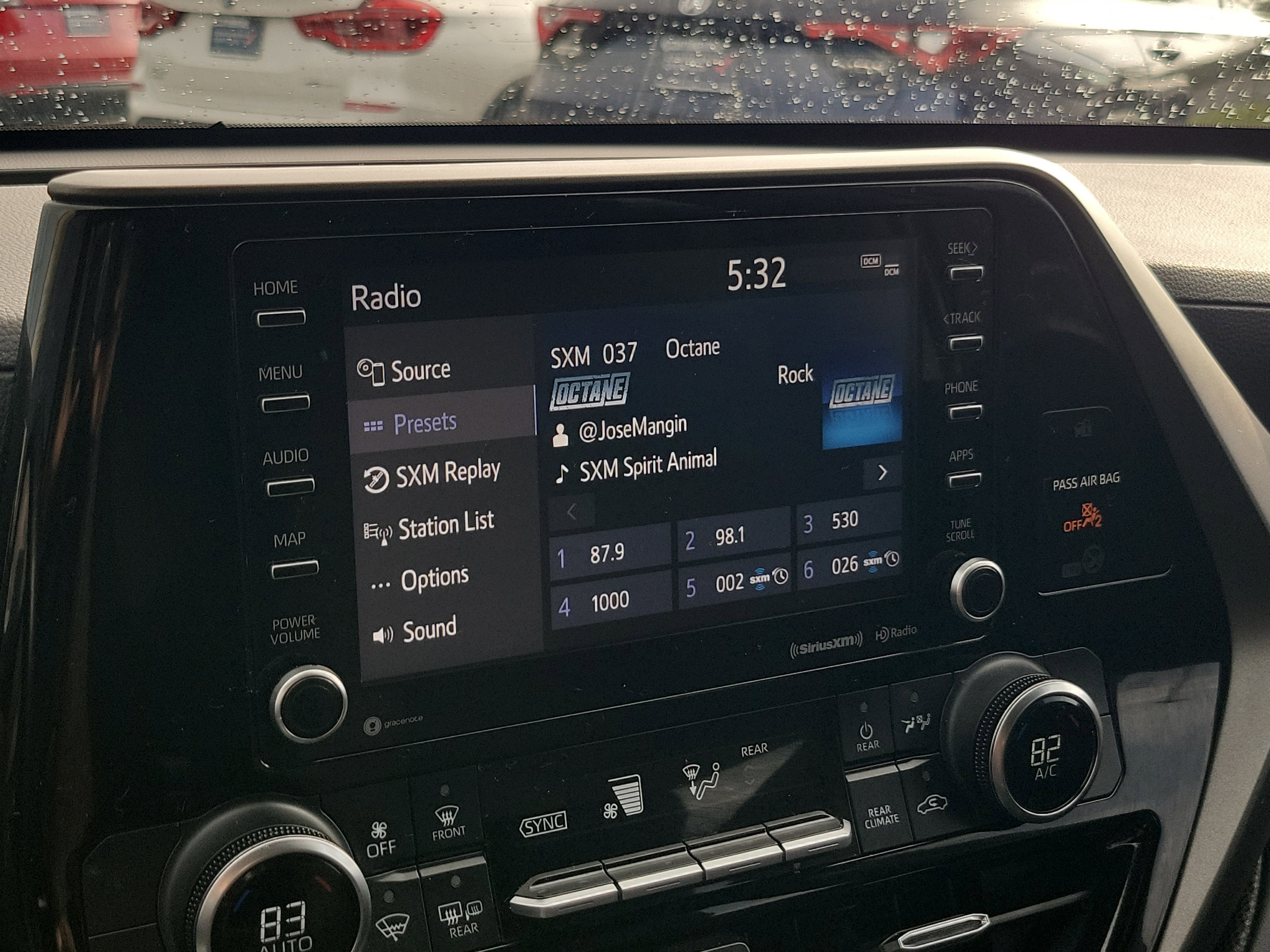 Used 2022 Toyota Highlander LE AWD/4WD image 27