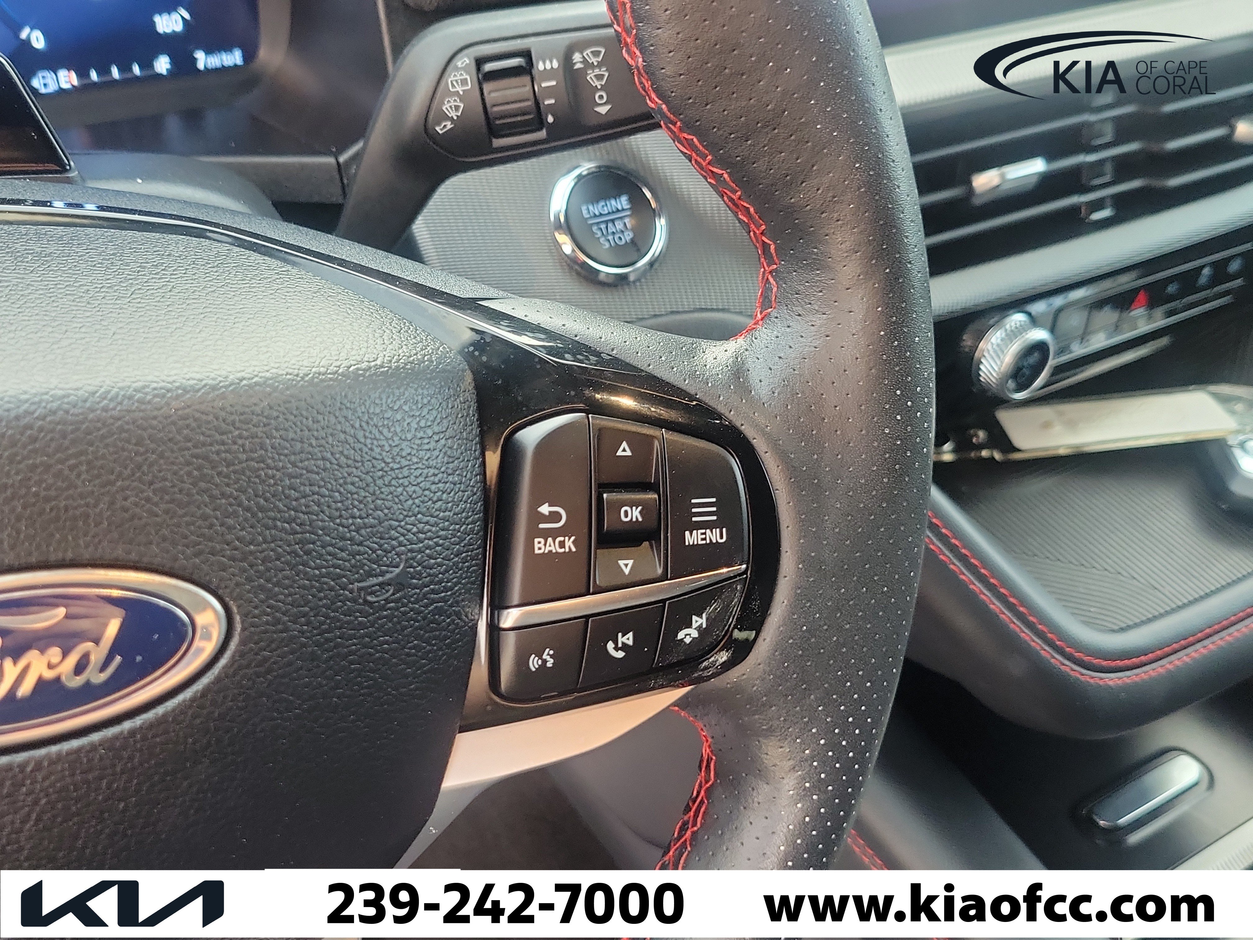 Used 2025 Ford Explorer ST-Line w/ ST-Line Street Pack AWD/4WD image 28
