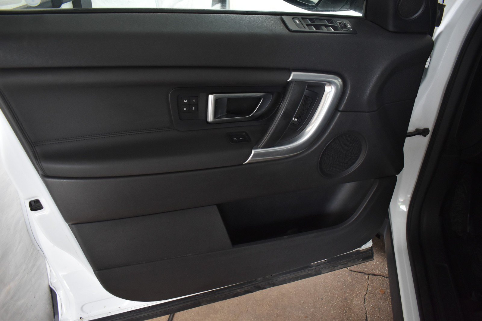 Used 2019 Land Rover Discovery Sport HSE AWD/4WD image 24