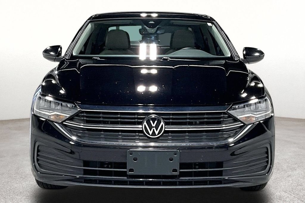 Used 2023 Volkswagen Jetta SE FWD image 4