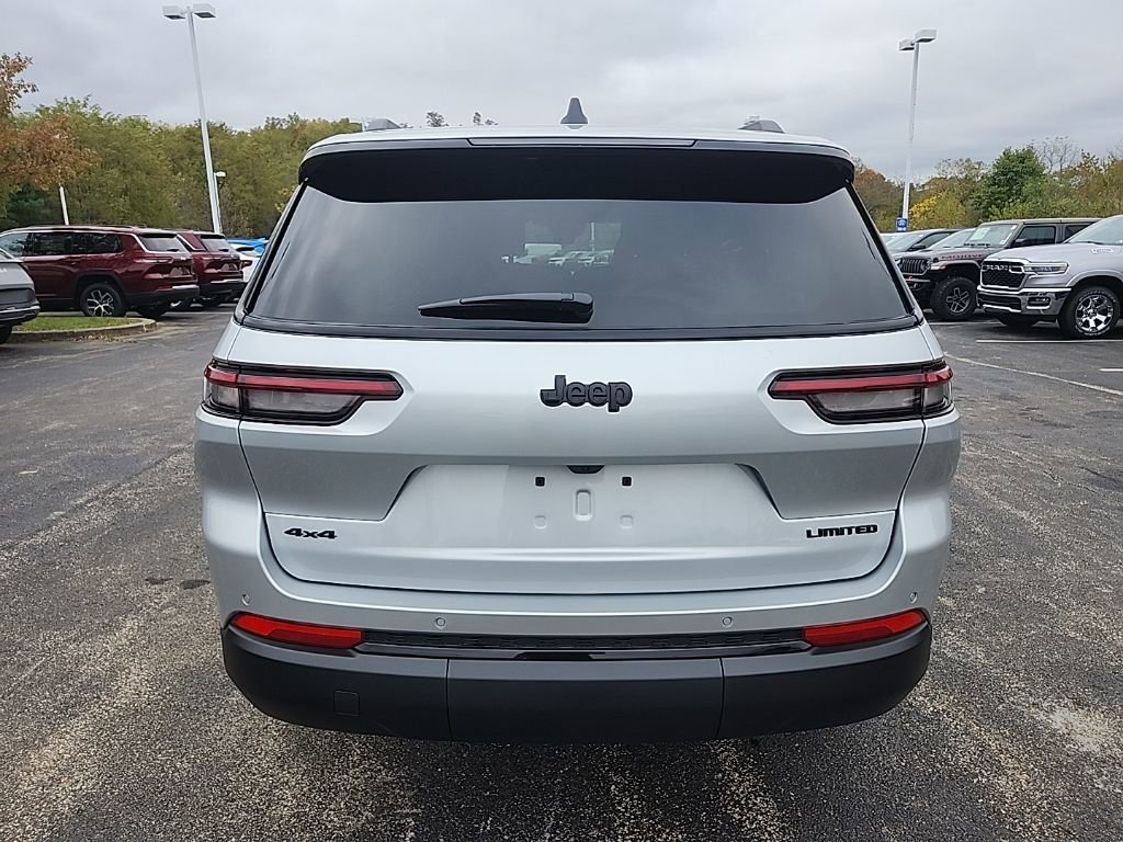 New 2025 Jeep Grand Cherokee L Limited w/ Black Appearance Package AWD/4WD image 4