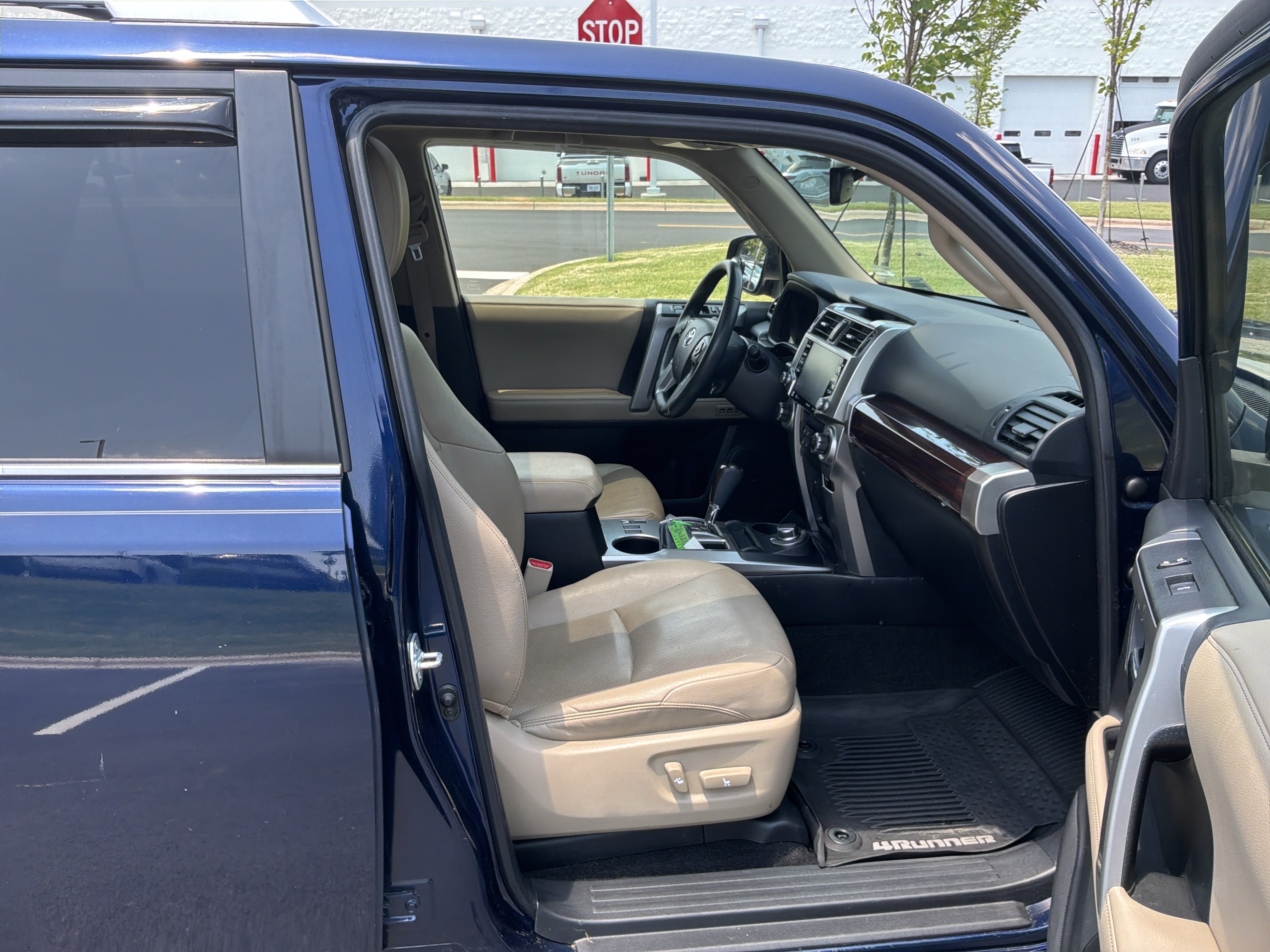 Used 2020 Toyota 4Runner Limited AWD/4WD image 33
