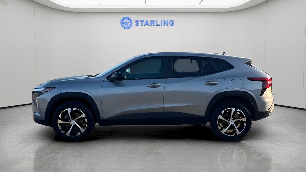 Used 2024 Chevrolet Trax RS FWD image 2