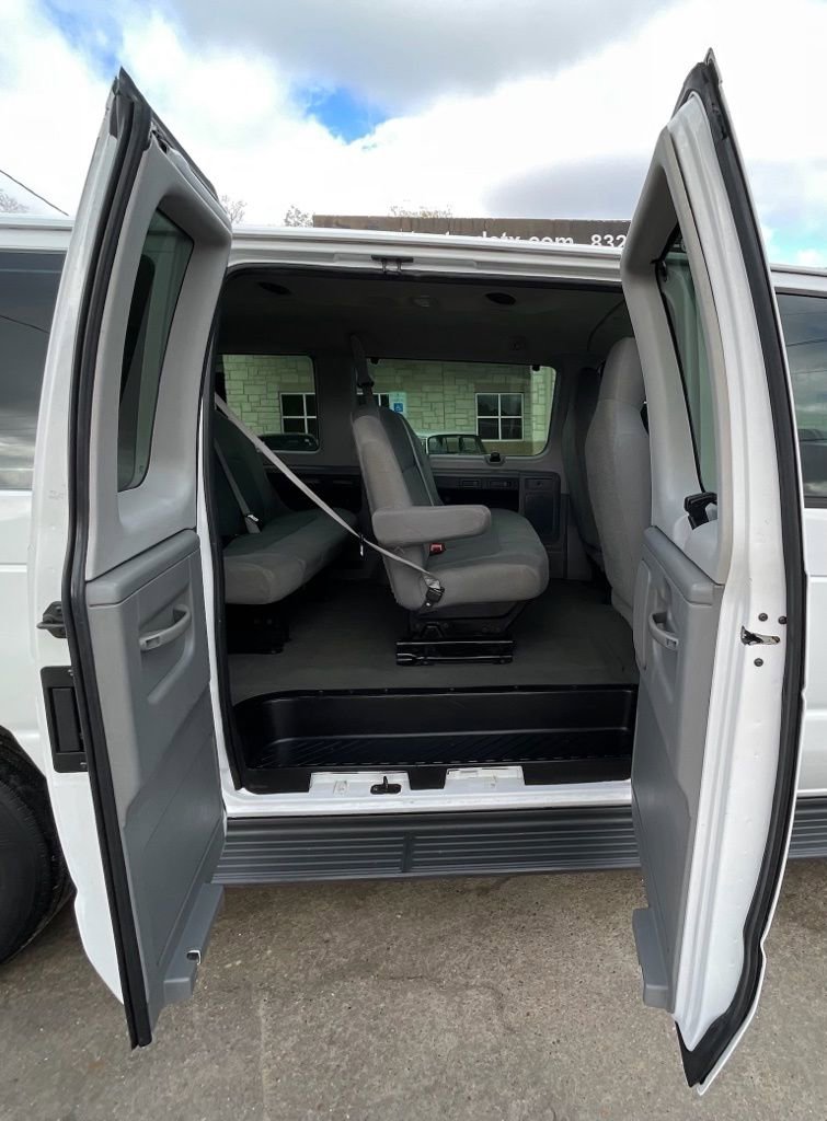 Used 2009 Ford E-350 and Econoline 350 XLT image 28