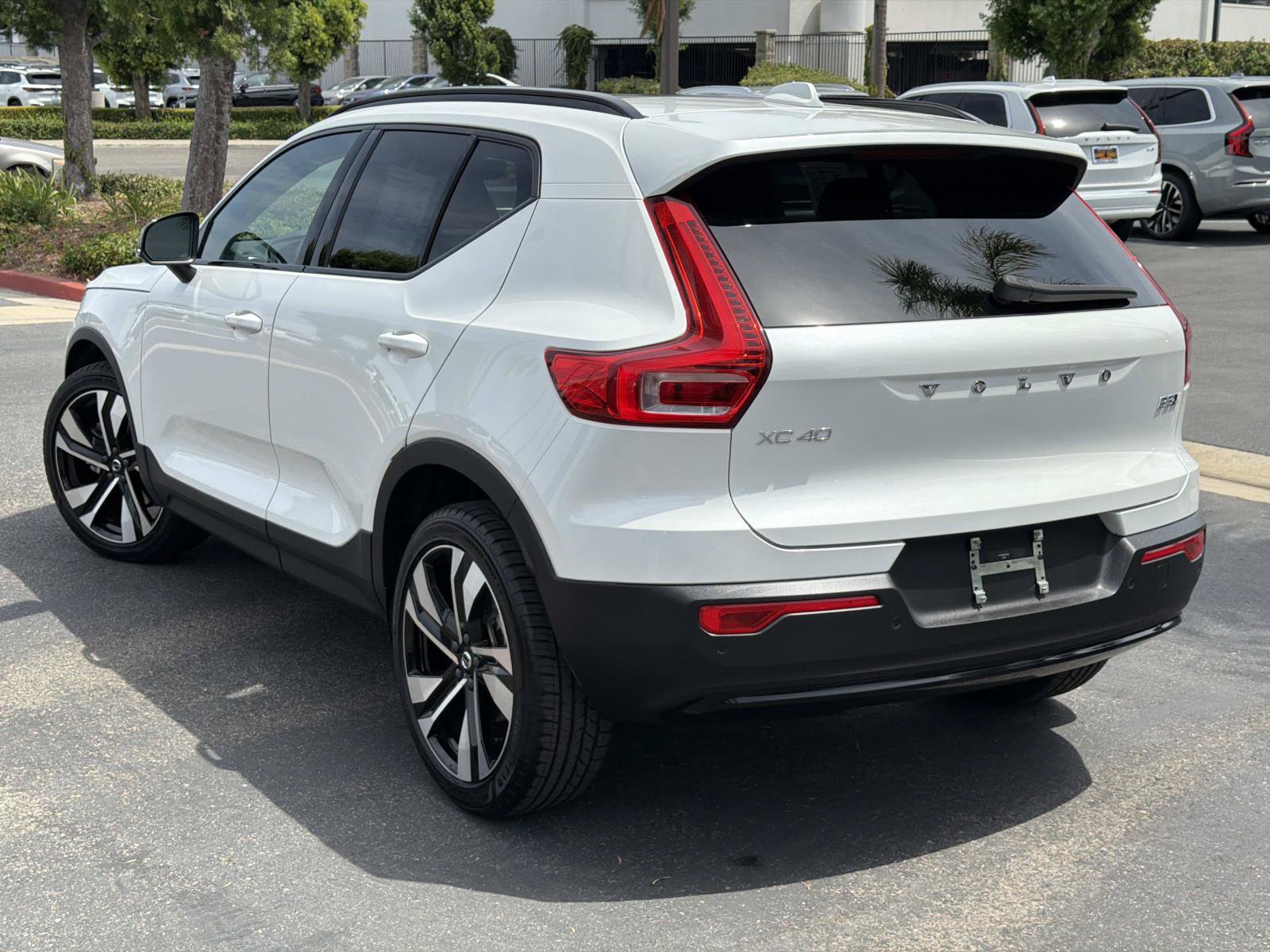 Certified 2023 Volvo XC40 B5 Ultimate AWD/4WD image 7