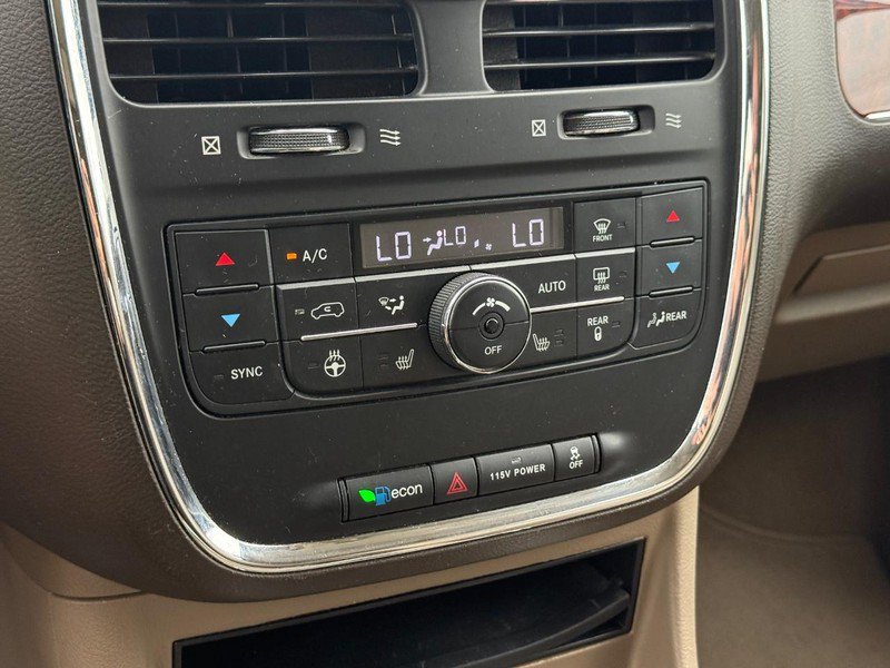 Used 2014 Chrysler Town & Country Touring-L w/ Driver Convenience Group FWD image 20