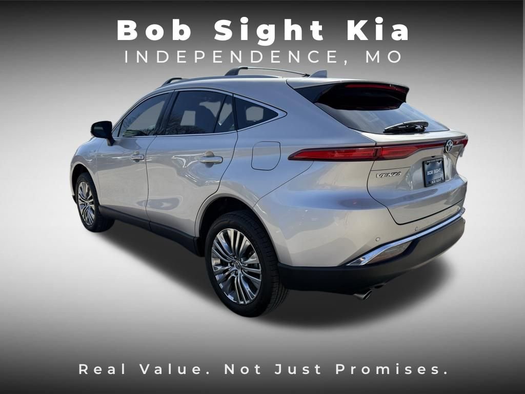 Used 2021 Toyota Venza XLE image 14