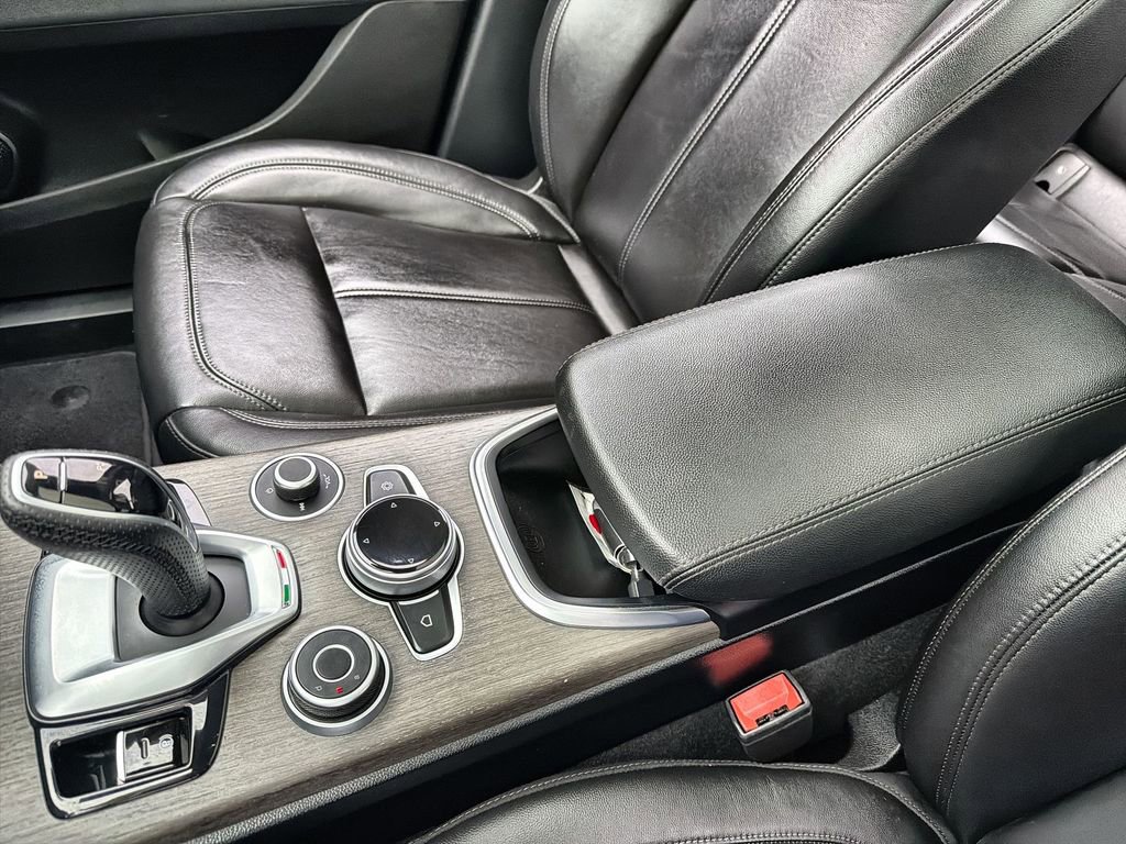 Used 2022 Alfa Romeo Stelvio Ti image 23
