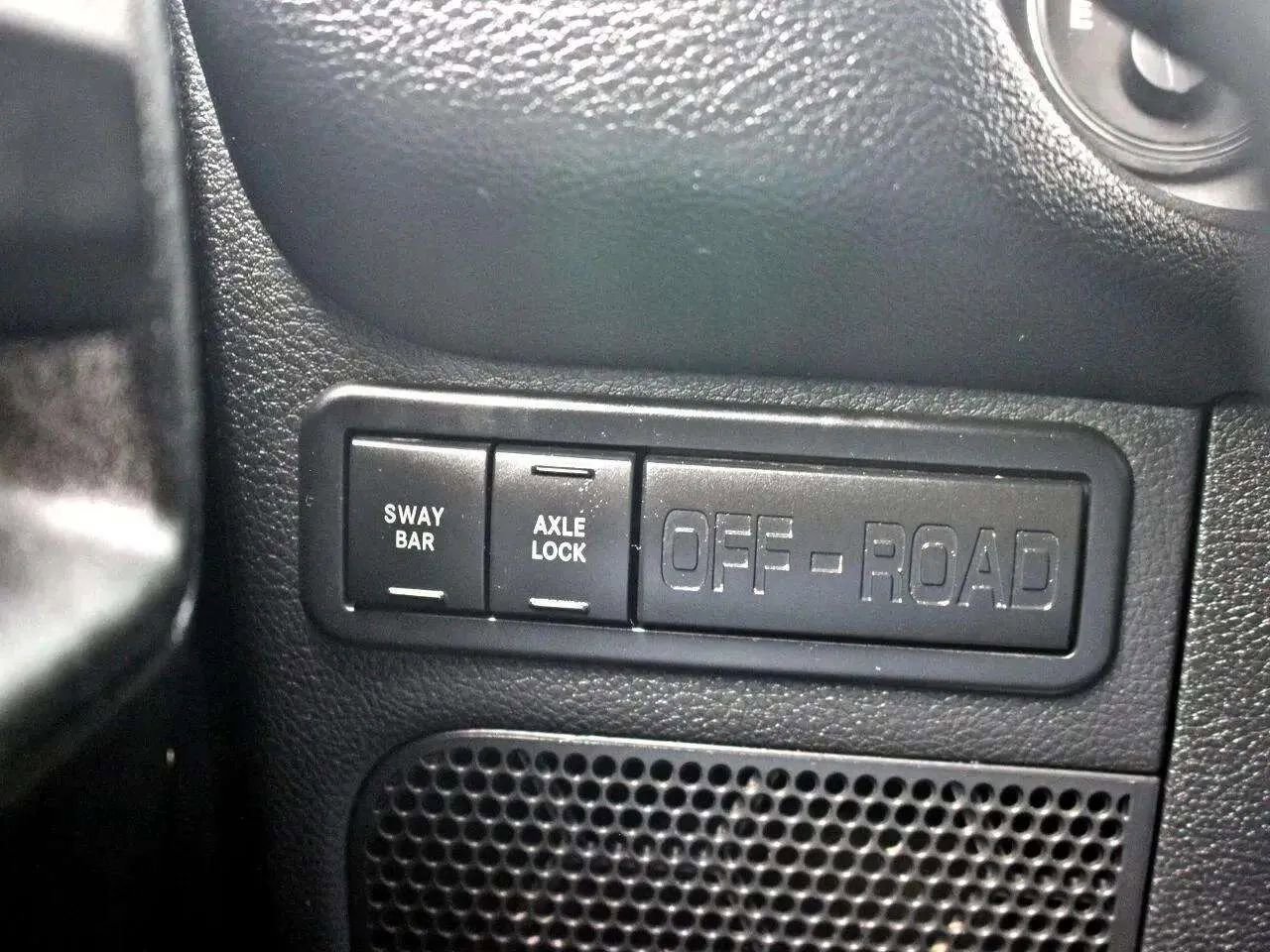 Used 2016 Jeep Wrangler Unlimited Rubicon w/ Connectivity Group image 10