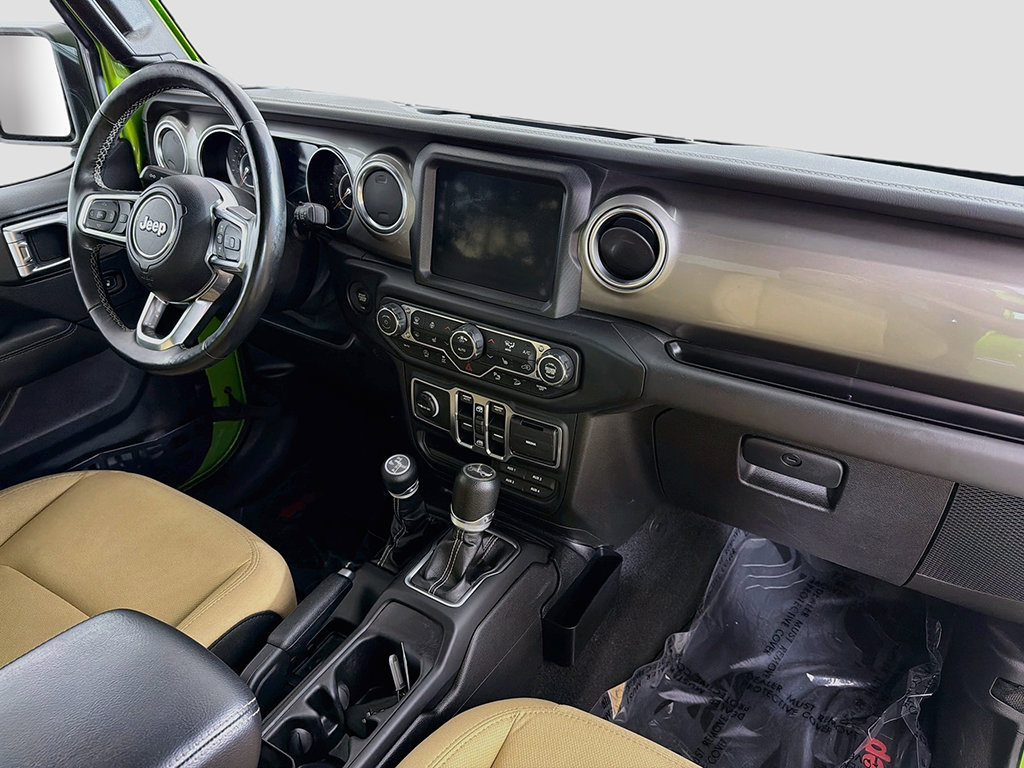 Used 2019 Jeep Wrangler Unlimited Sahara w/ Dual Top Group AWD/4WD image 23