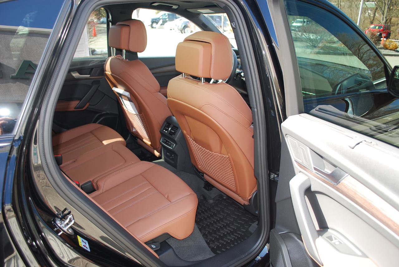 Used 2025 Audi Q5 e Prestige w/ Prestige Package image 13