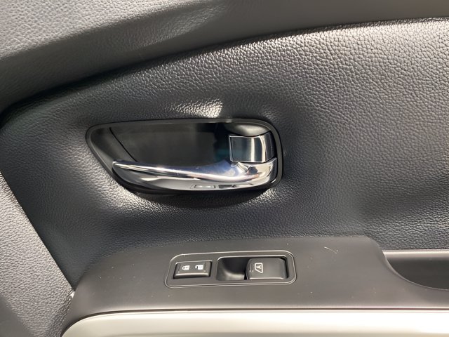 Used 2019 Nissan Titan SV w/ SV Convenience Package AWD/4WD image 28