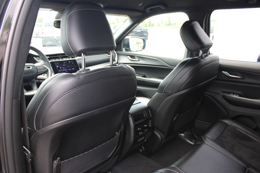 Used 2024 Jeep Grand Cherokee Altitude AWD/4WD image 26