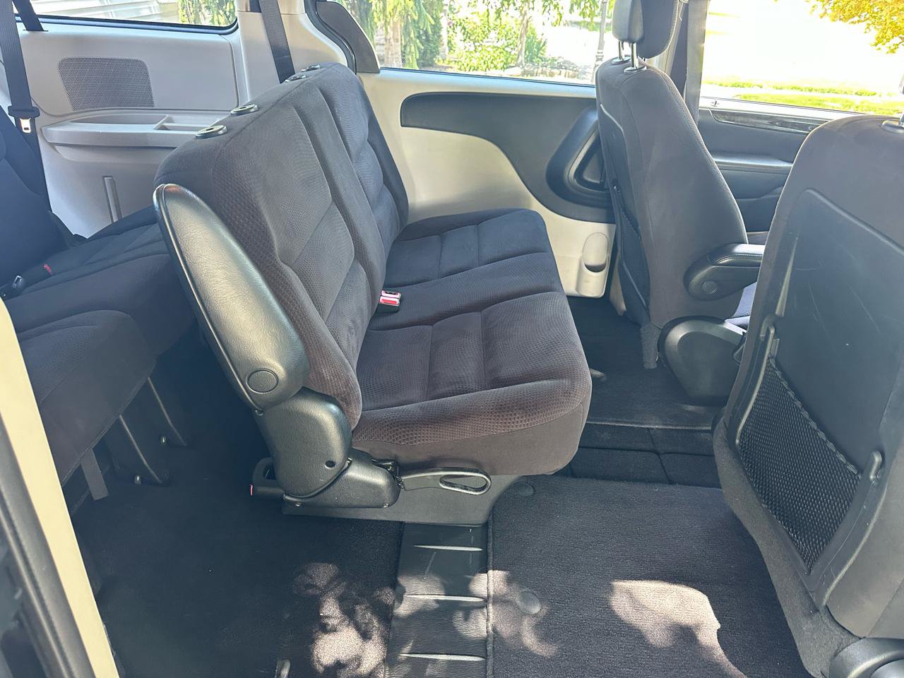 Used 2015 Dodge Grand Caravan American Value Package w/ UConnect Hands-Free Group FWD image 30