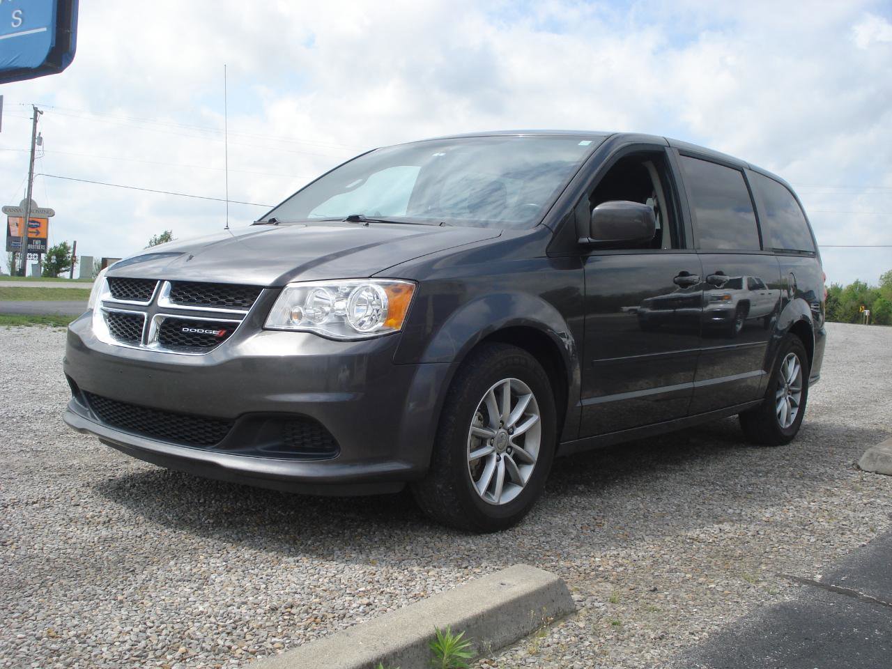 Used 2016 Dodge Grand Caravan SE image 4