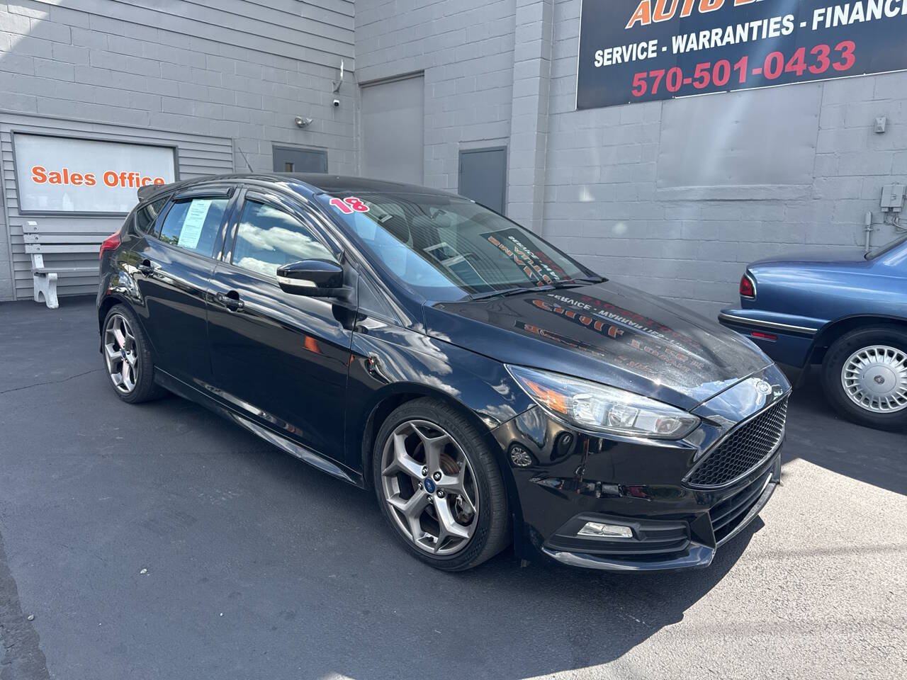 Used 2018 Ford Focus ST FWD image 1