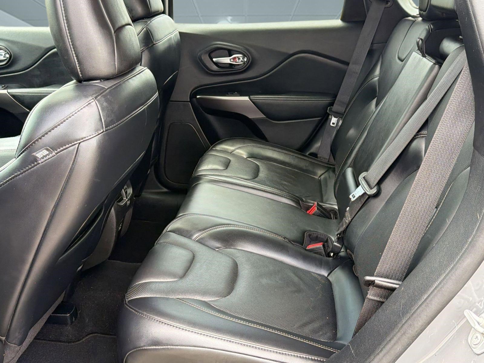Used 2021 Jeep Cherokee Latitude Lux w/ Sun & Sound Group FWD image 14