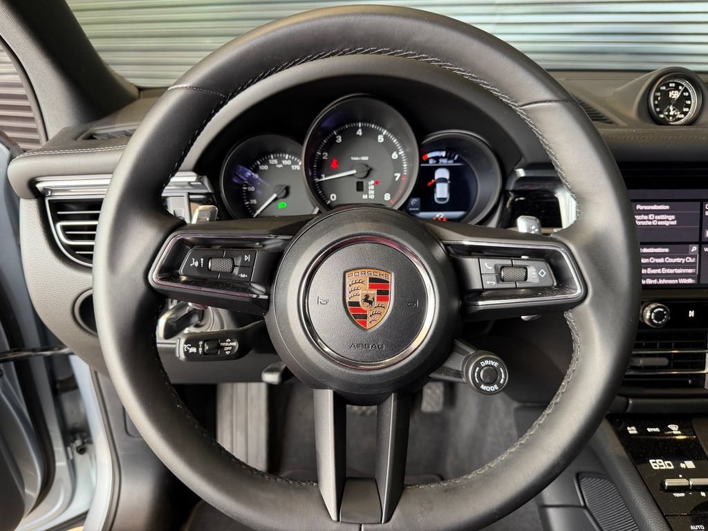 Certified 2026 Porsche Macan AWD/4WD image 17