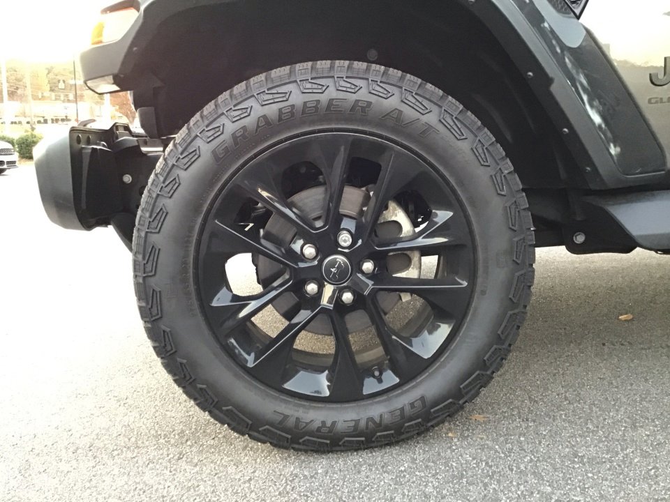 Used 2025 Jeep Gladiator Sport image 27