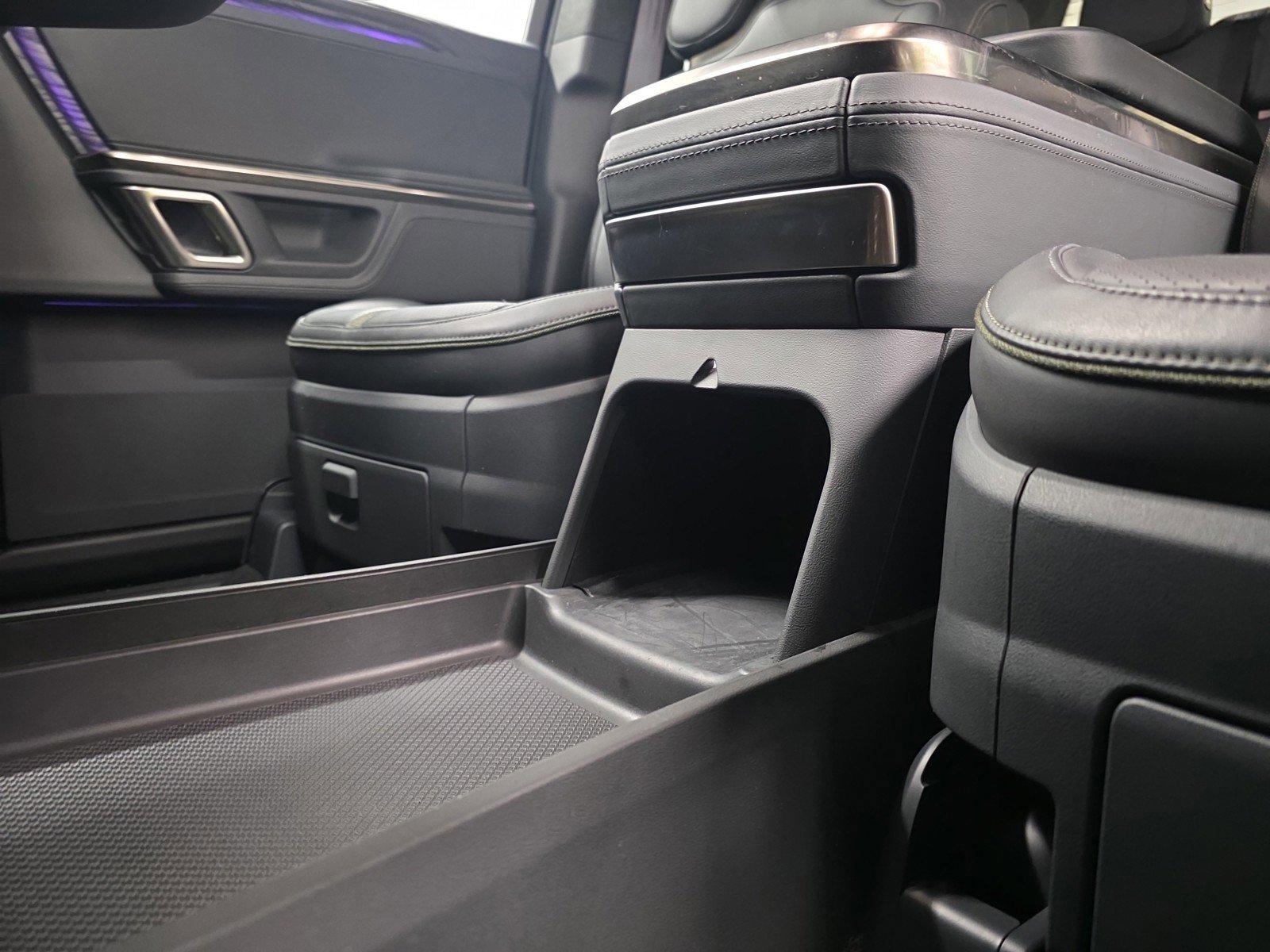 Used 2022 Rivian R1T Adventure image 31