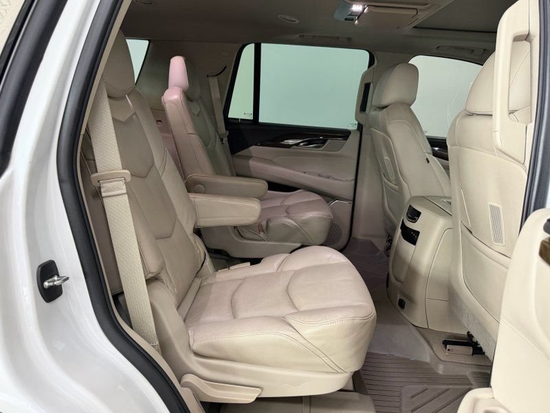 Used 2020 Cadillac Escalade Premium Luxury AWD/4WD image 19