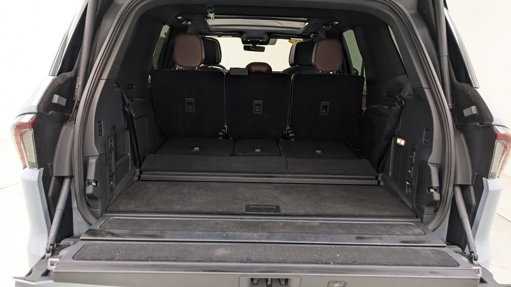 Used 2025 Lincoln Navigator Reserve image 10