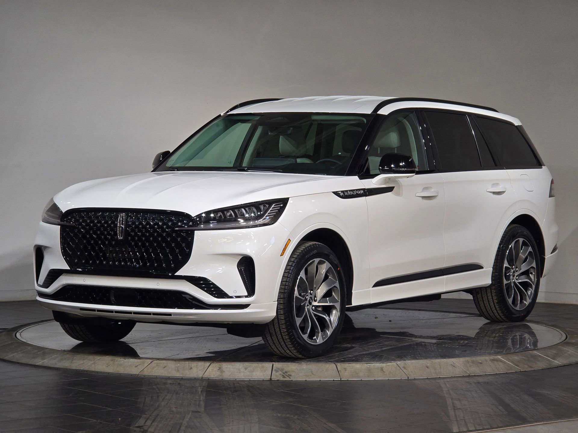 New 2026 Lincoln Aviator AWD w/ Jet Appearance Package video 4