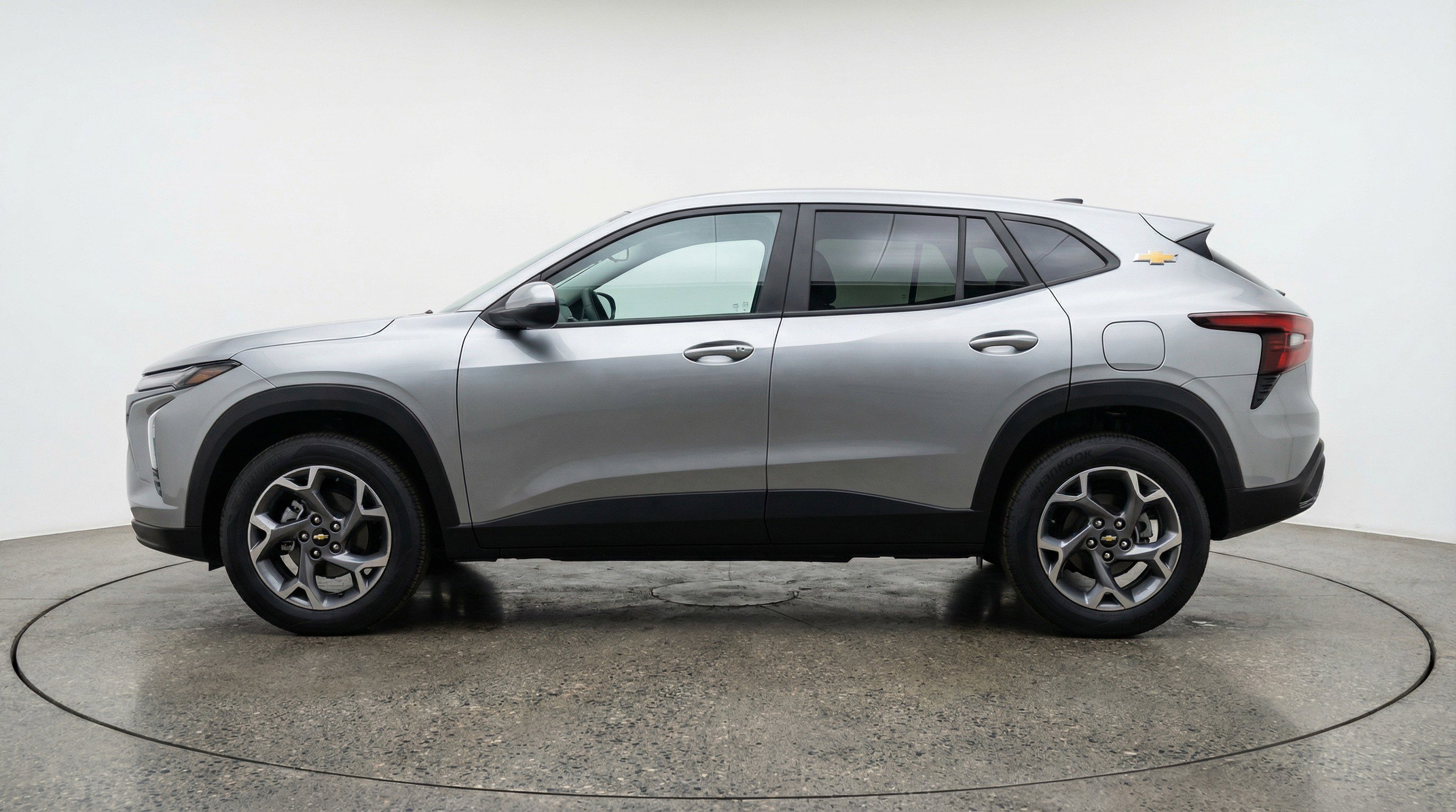 Used 2025 Chevrolet Trax LT FWD image 5
