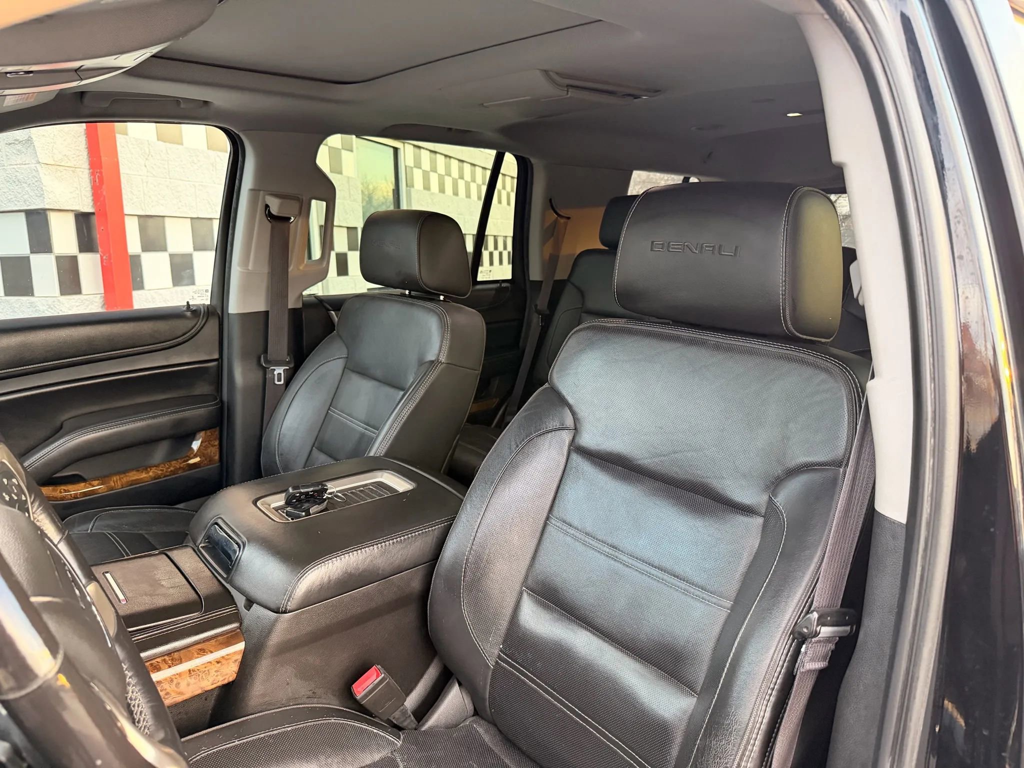 Used 2015 GMC Yukon Denali w/ Premium Package image 14