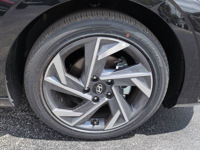 New 2026 Hyundai Elantra Limited FWD image 11