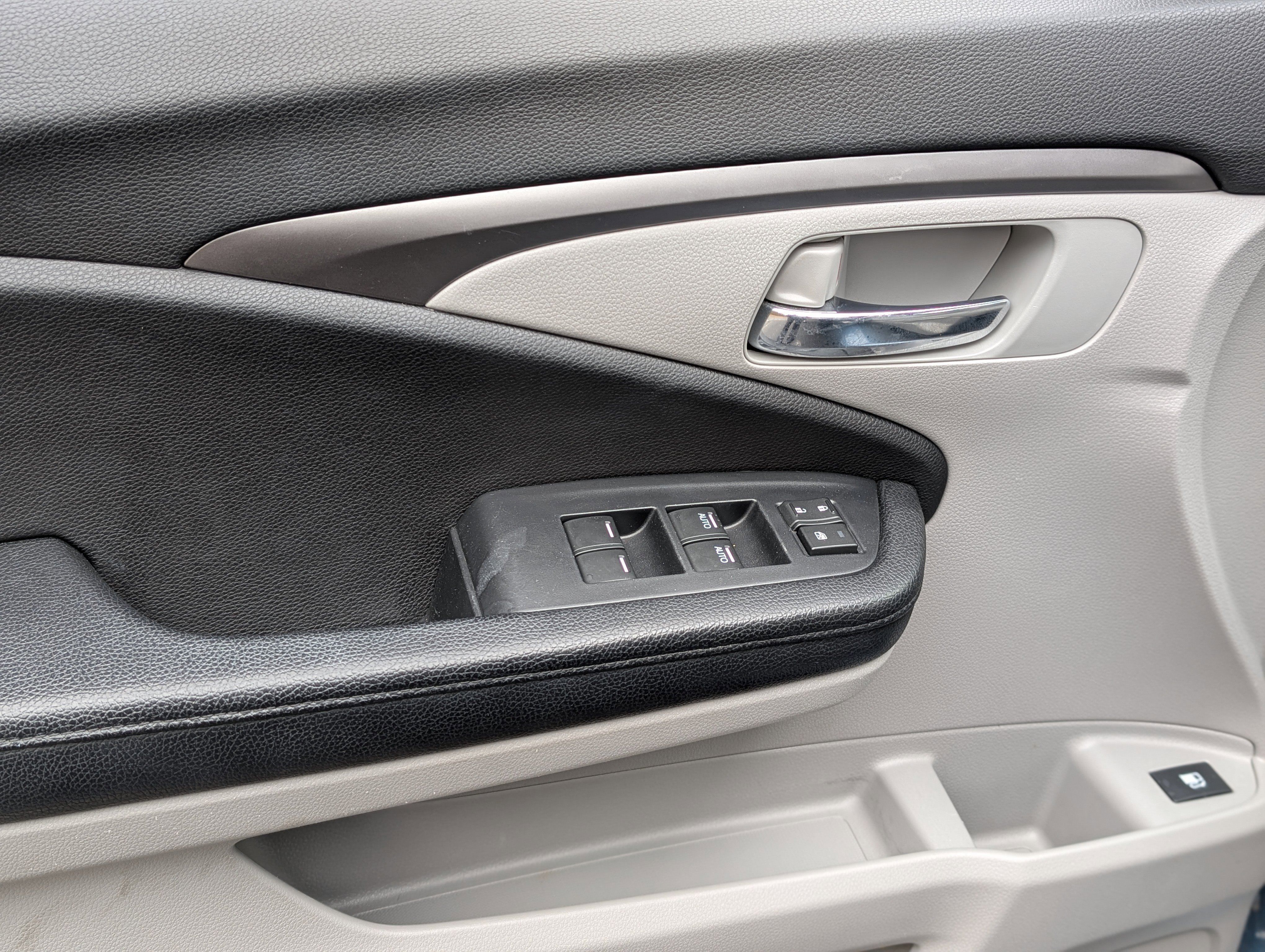 Used 2016 Honda Pilot LX image 15