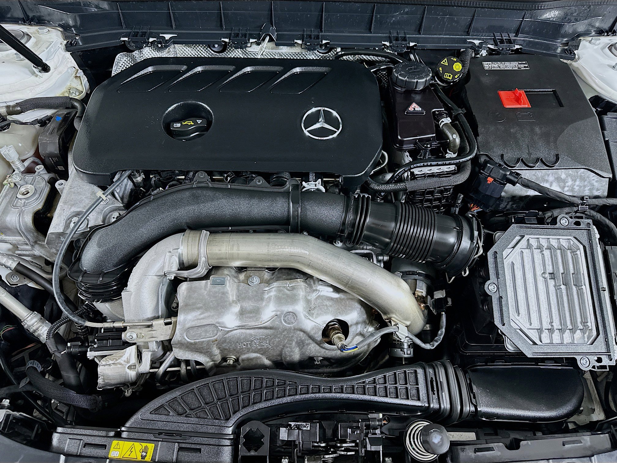 Used 2025 Mercedes-Benz GLB 250 4MATIC image 32
