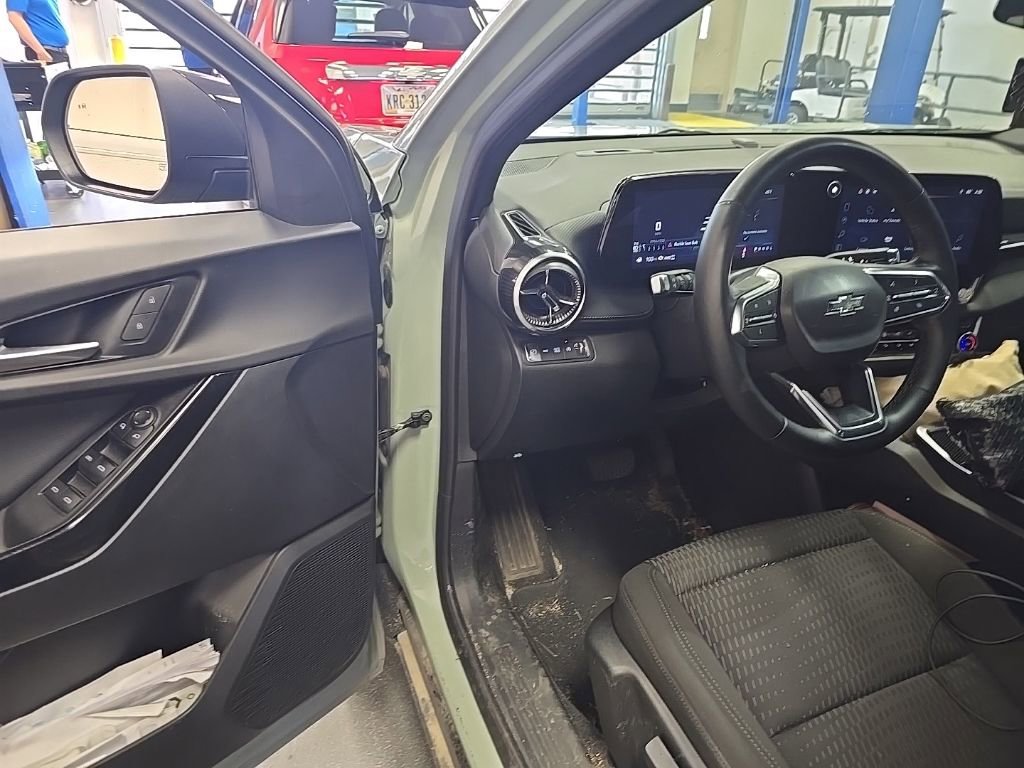 Used 2025 Chevrolet Equinox LT w/ Midnight Edition AWD/4WD image 5