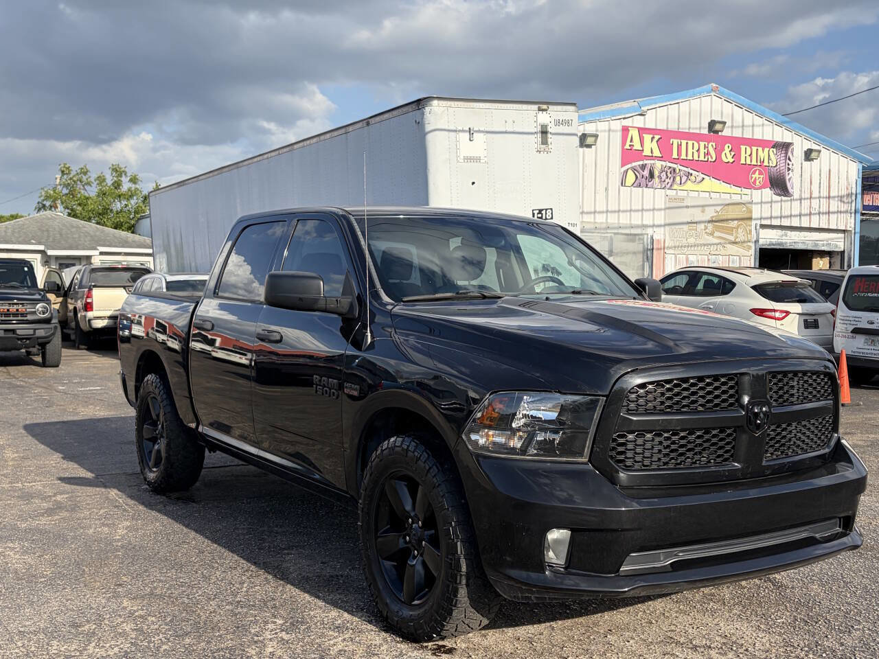 Used 2017 RAM 1500 Express w/ Express Value Package image 1