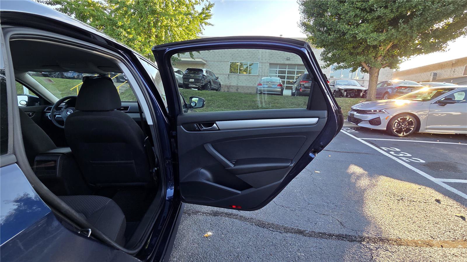 Used 2013 Volkswagen Passat 2.5 S FWD image 27