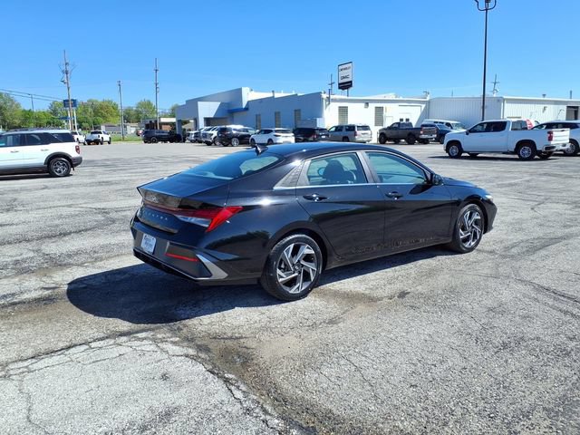 Used 2025 Hyundai Elantra SEL FWD image 16