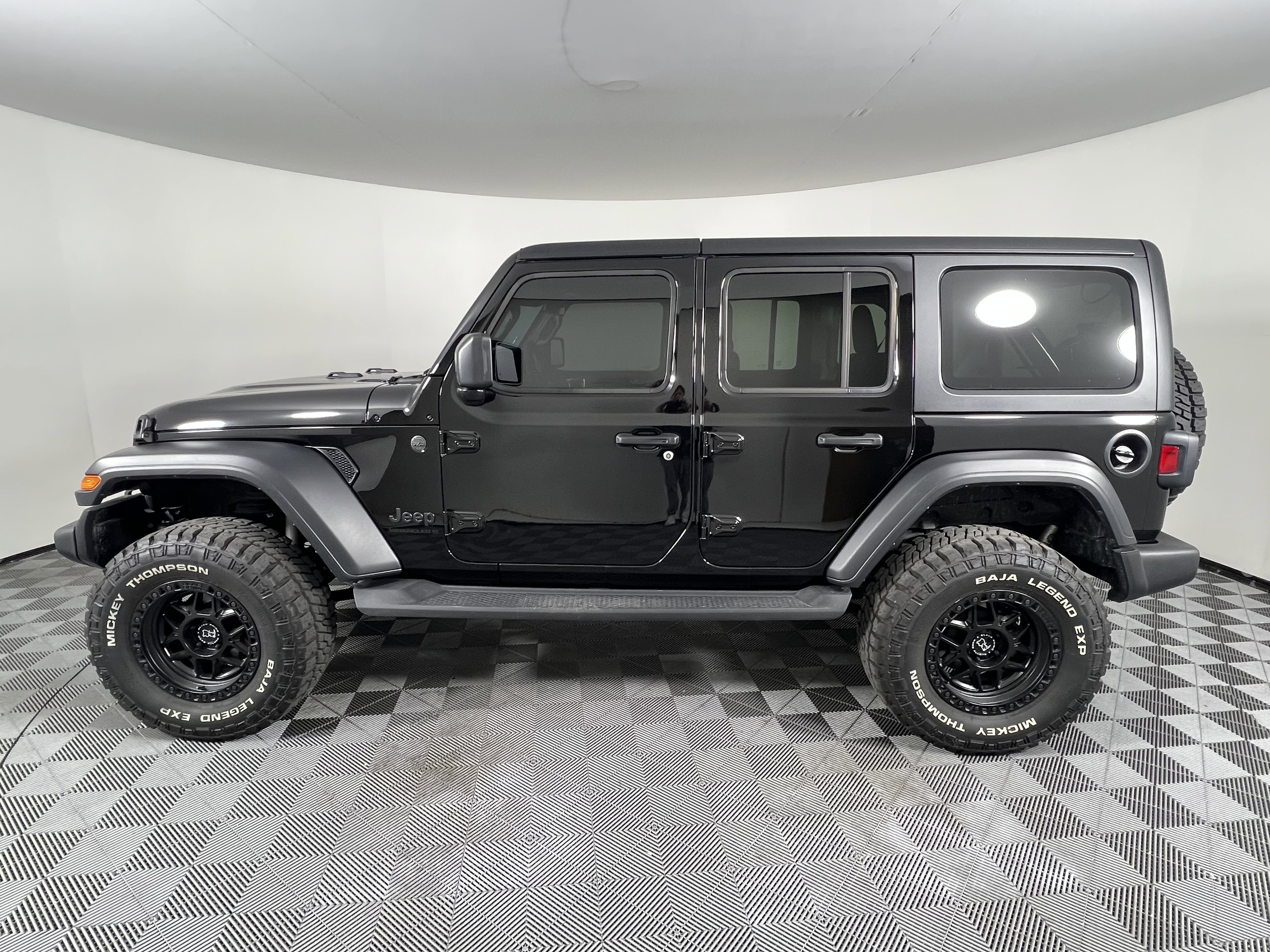 Used 2025 Jeep Wrangler Unlimited Sport AWD/4WD image 9