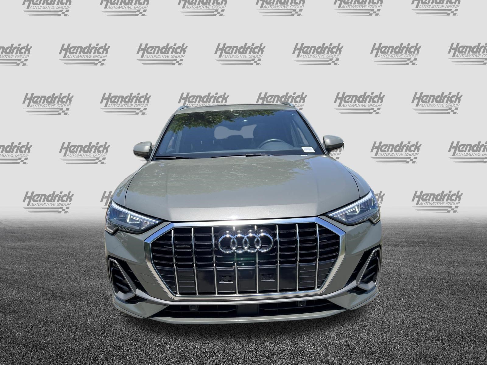 Used 2020 Audi Q3 2.0T Premium w/ Convenience Package AWD/4WD image 3