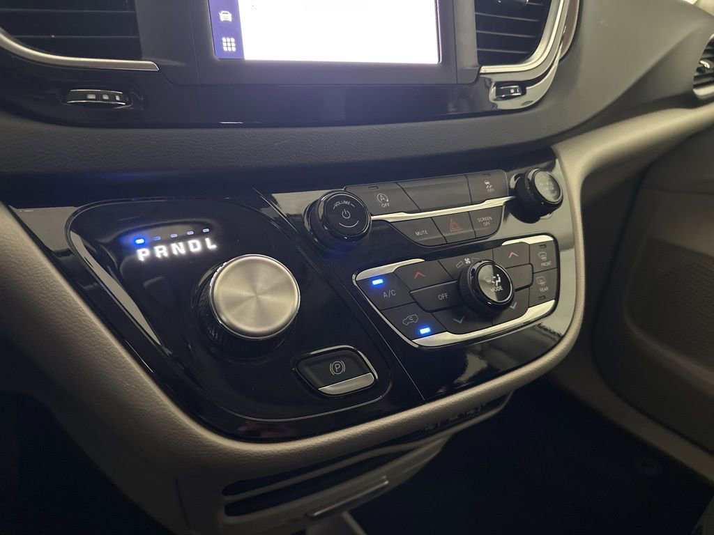 Used 2024 Chrysler Voyager LX FWD image 20