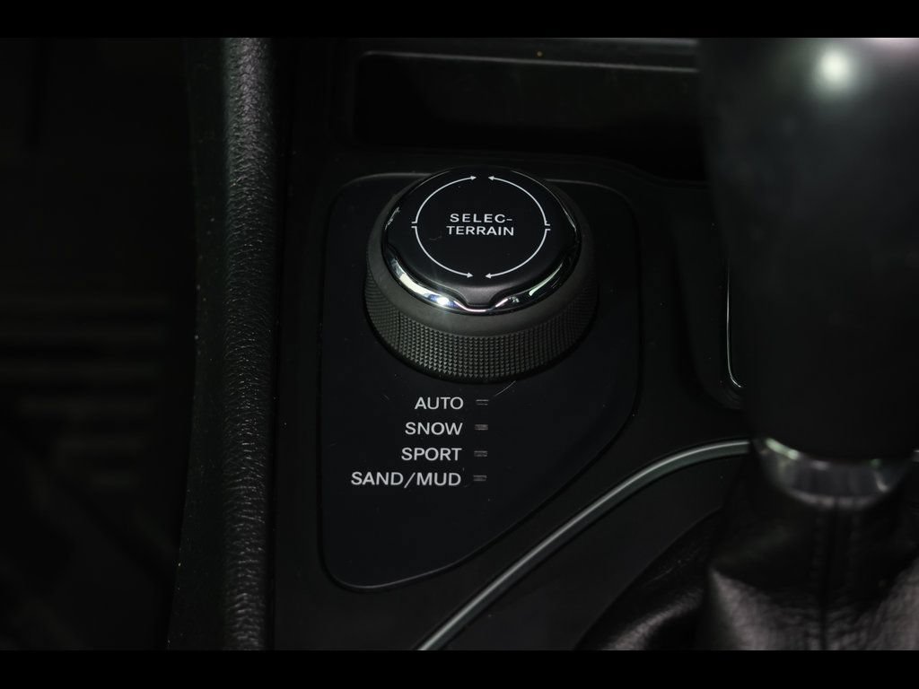 Used 2022 Jeep Cherokee Latitude Lux AWD/4WD image 14