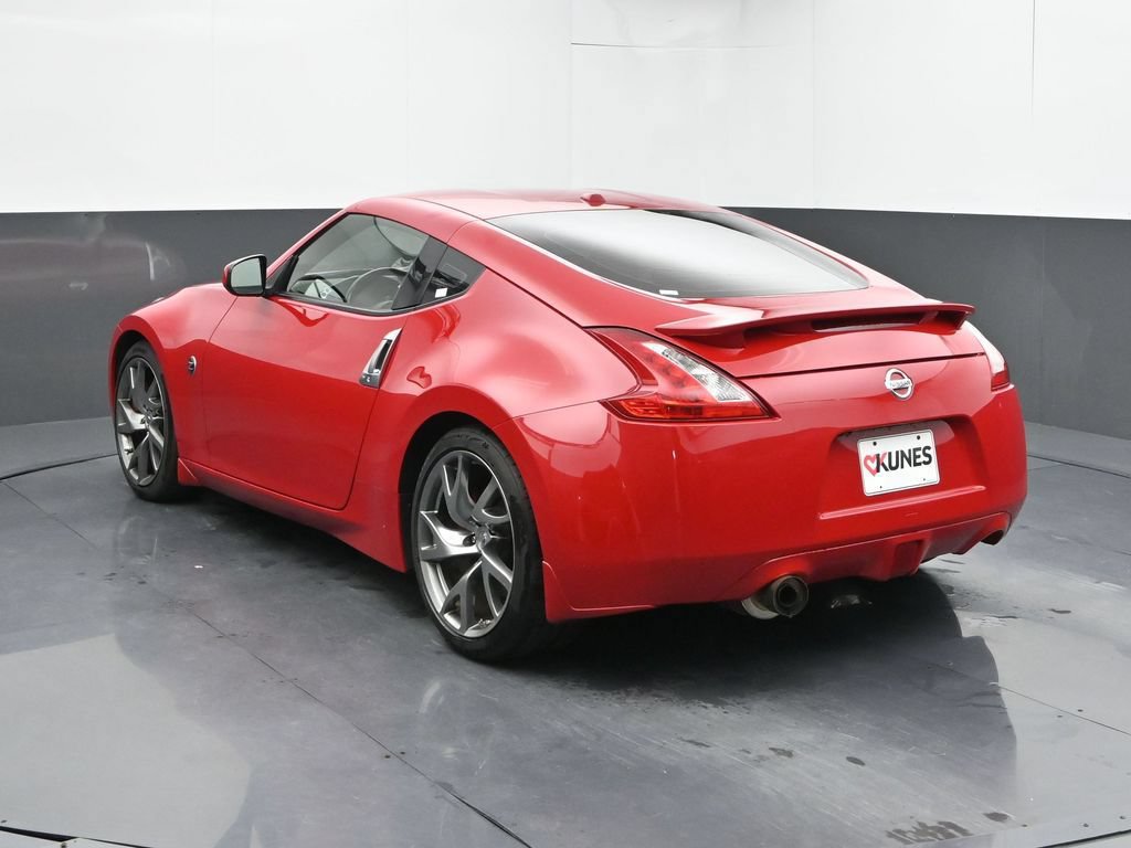 Used 2016 Nissan 370Z Coupe RWD image 11