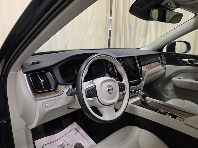 Used 2021 Volvo XC60 T5 Momentum image 14