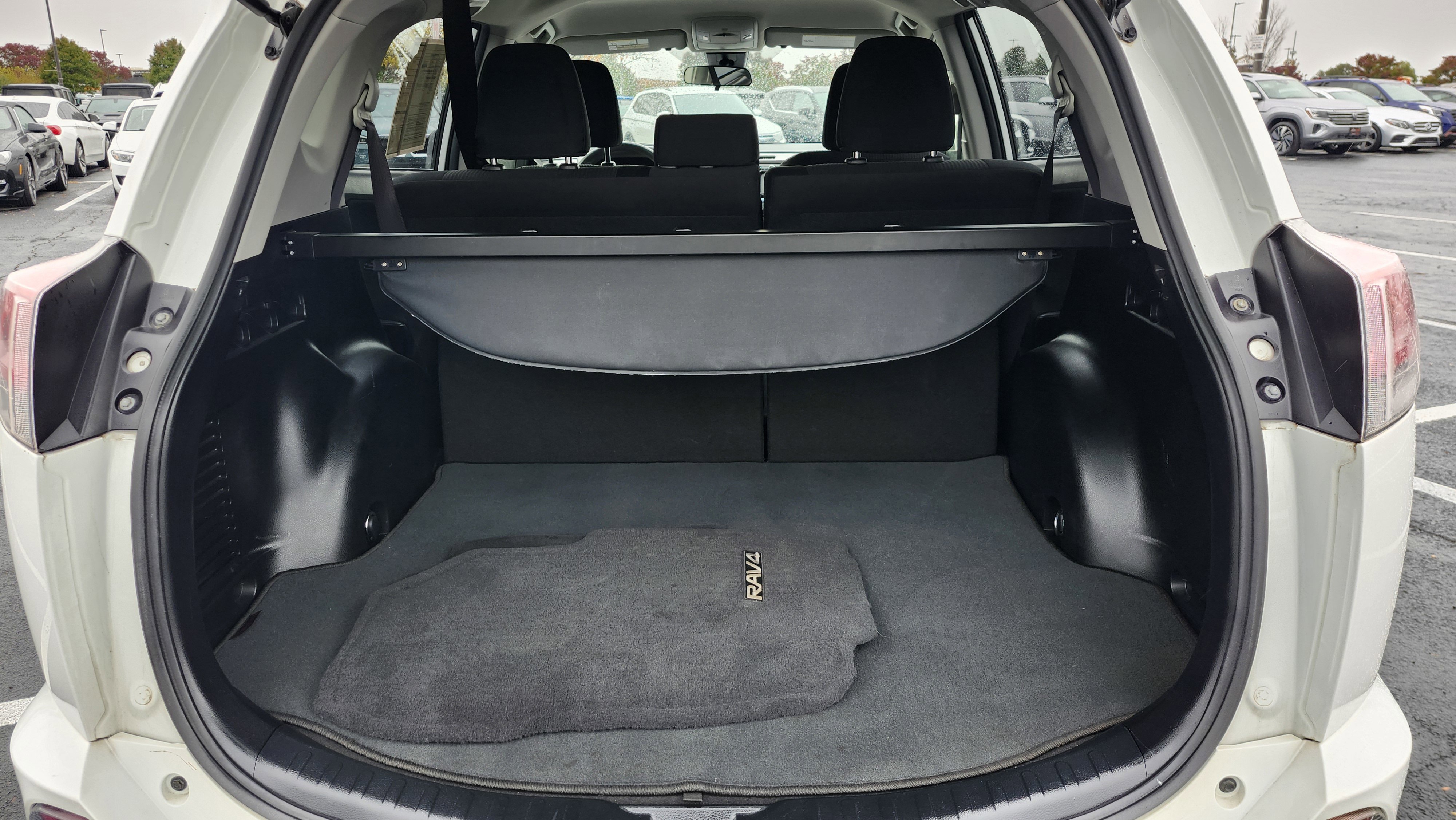 Used 2017 Toyota RAV4 LE image 16