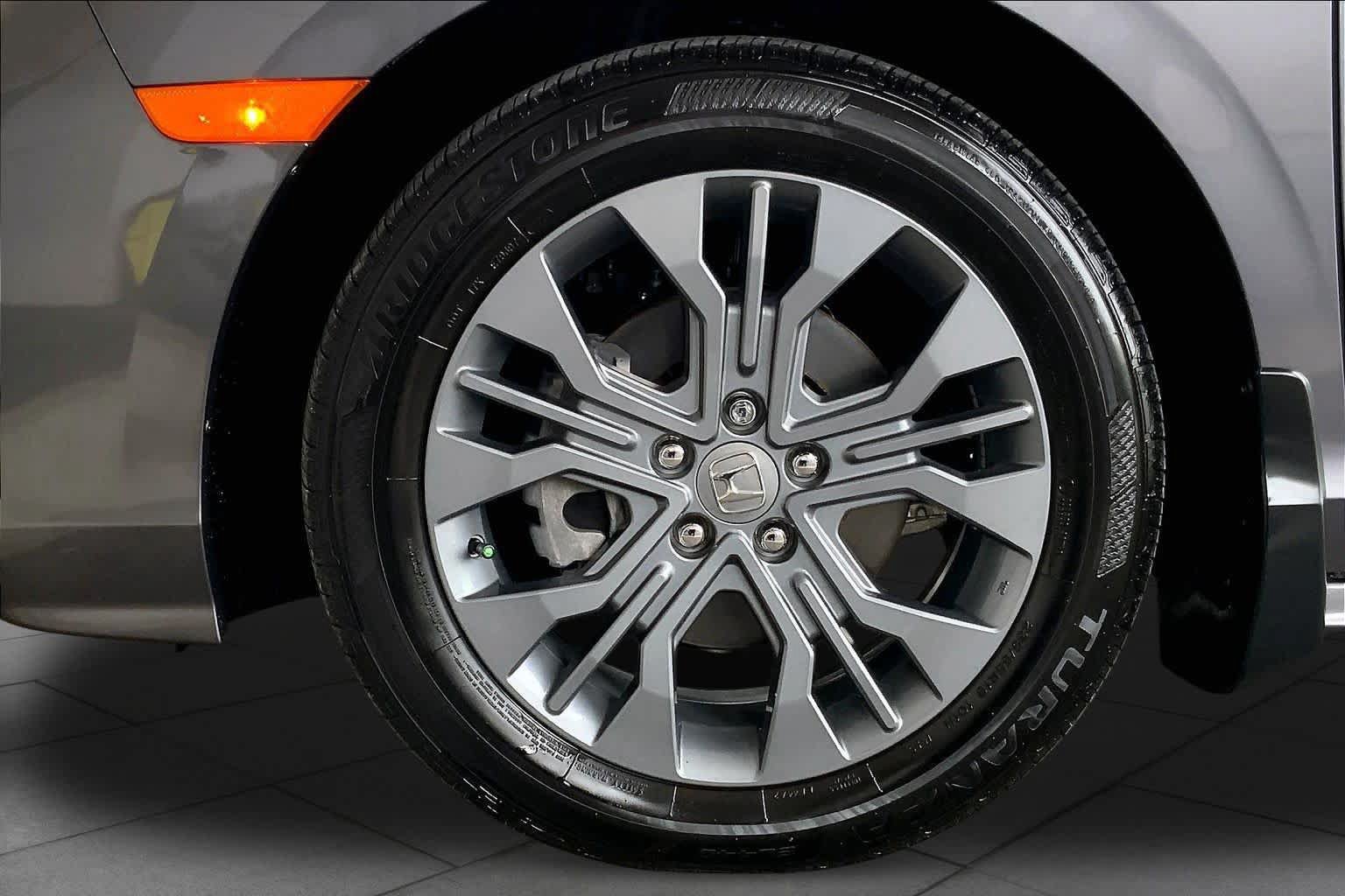 Used 2025 Honda Odyssey Touring image 11