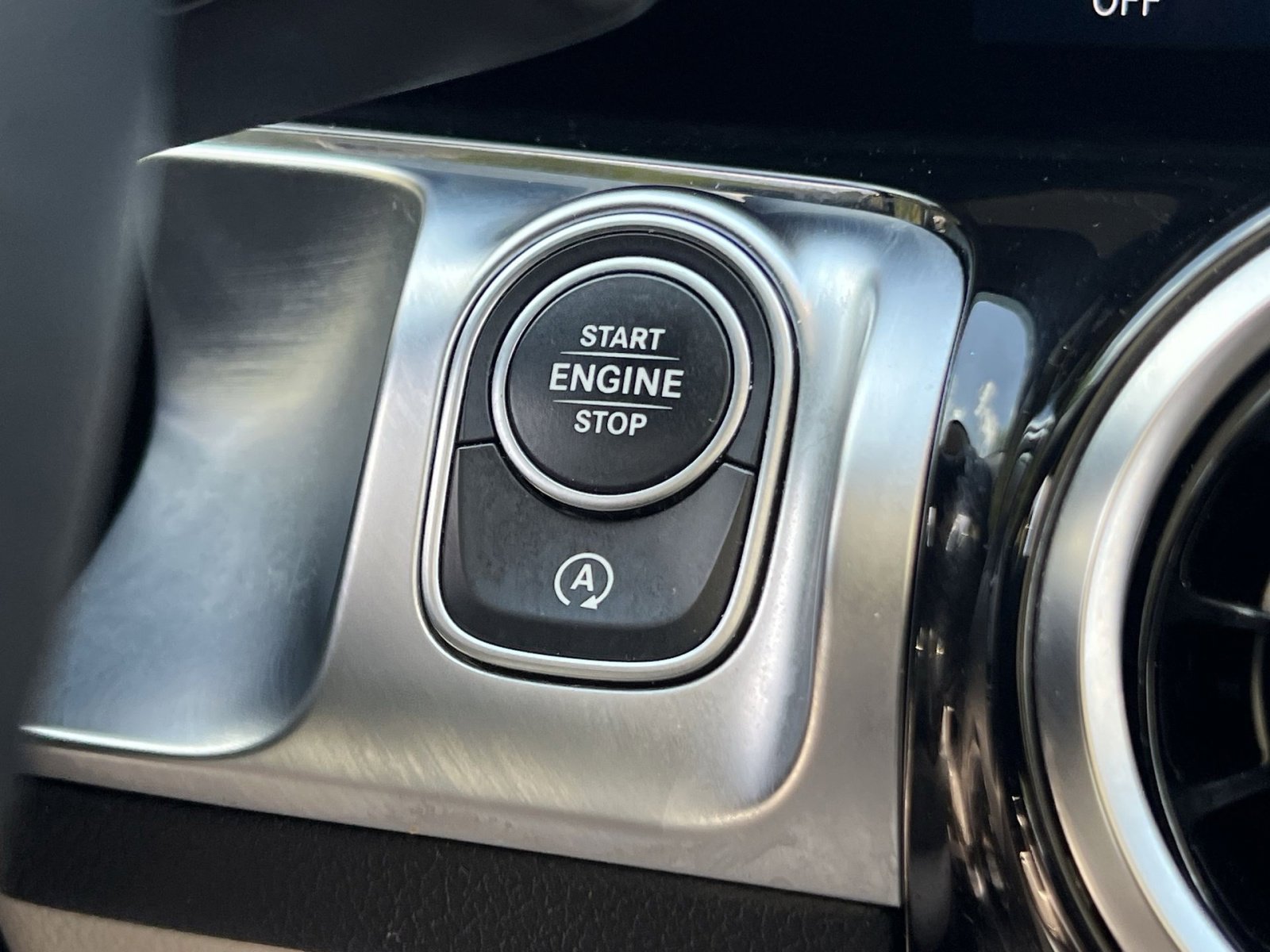 Certified 2021 Mercedes-Benz GLB 250 4MATIC image 32